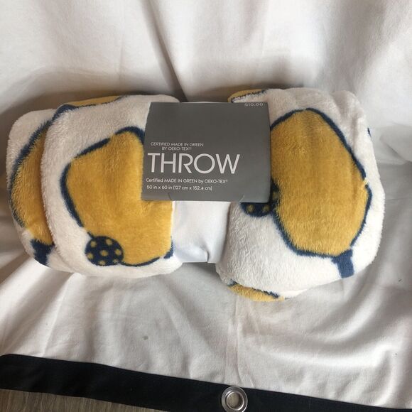 Target Plush Throw Blanket 50"x 60" - Pickleball/Sports/Ivory - NEW - Picture 8 of 11